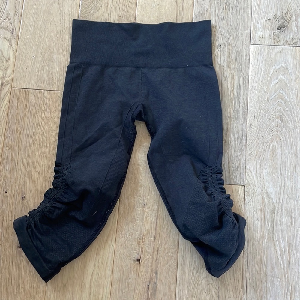 Lululemon size 2 ribbed capri leggings